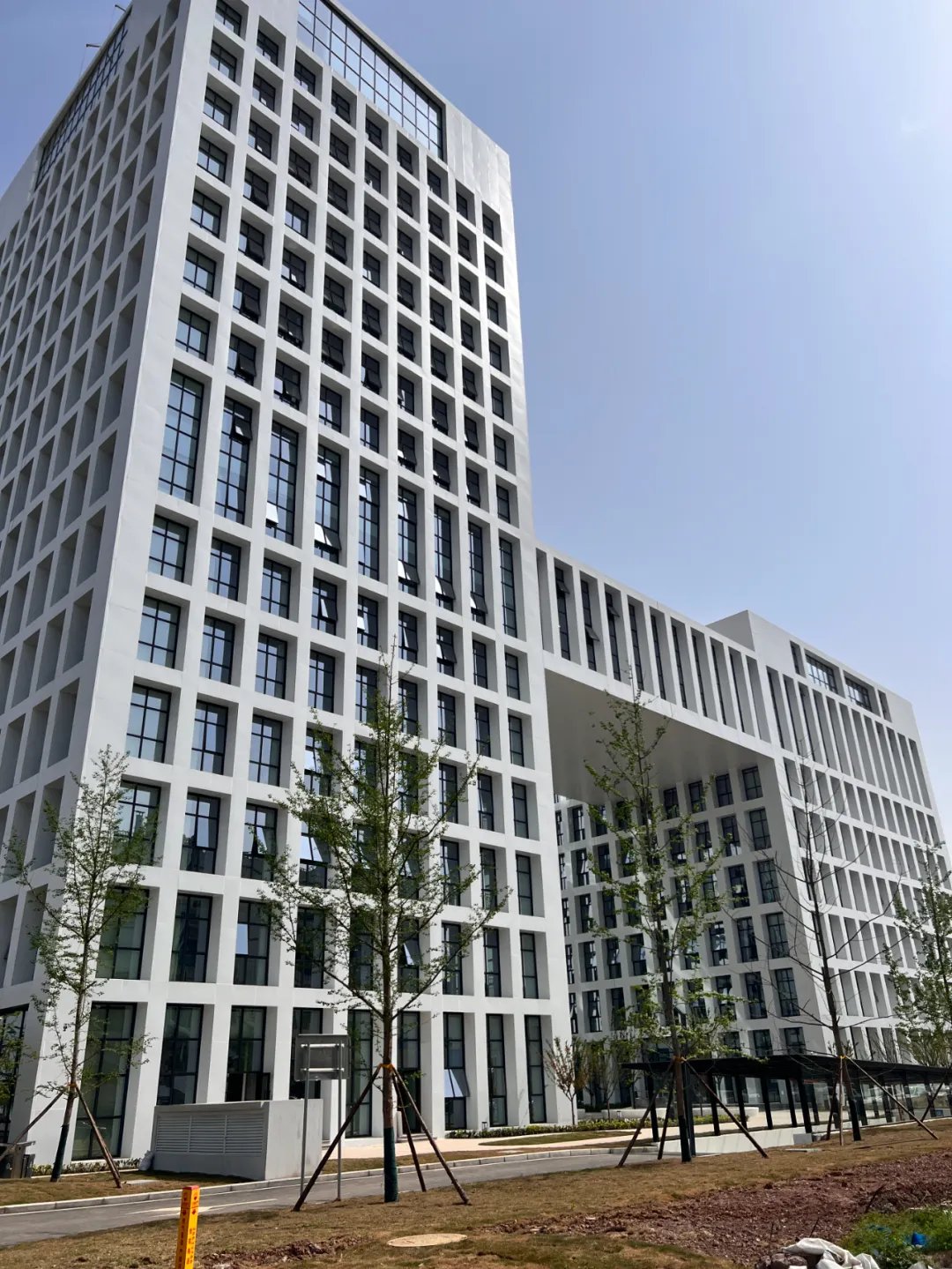 建筑高度32.7m